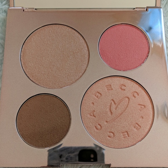 Becca X Chrissy Teigen Glow Face palette - Picture 3 of 3